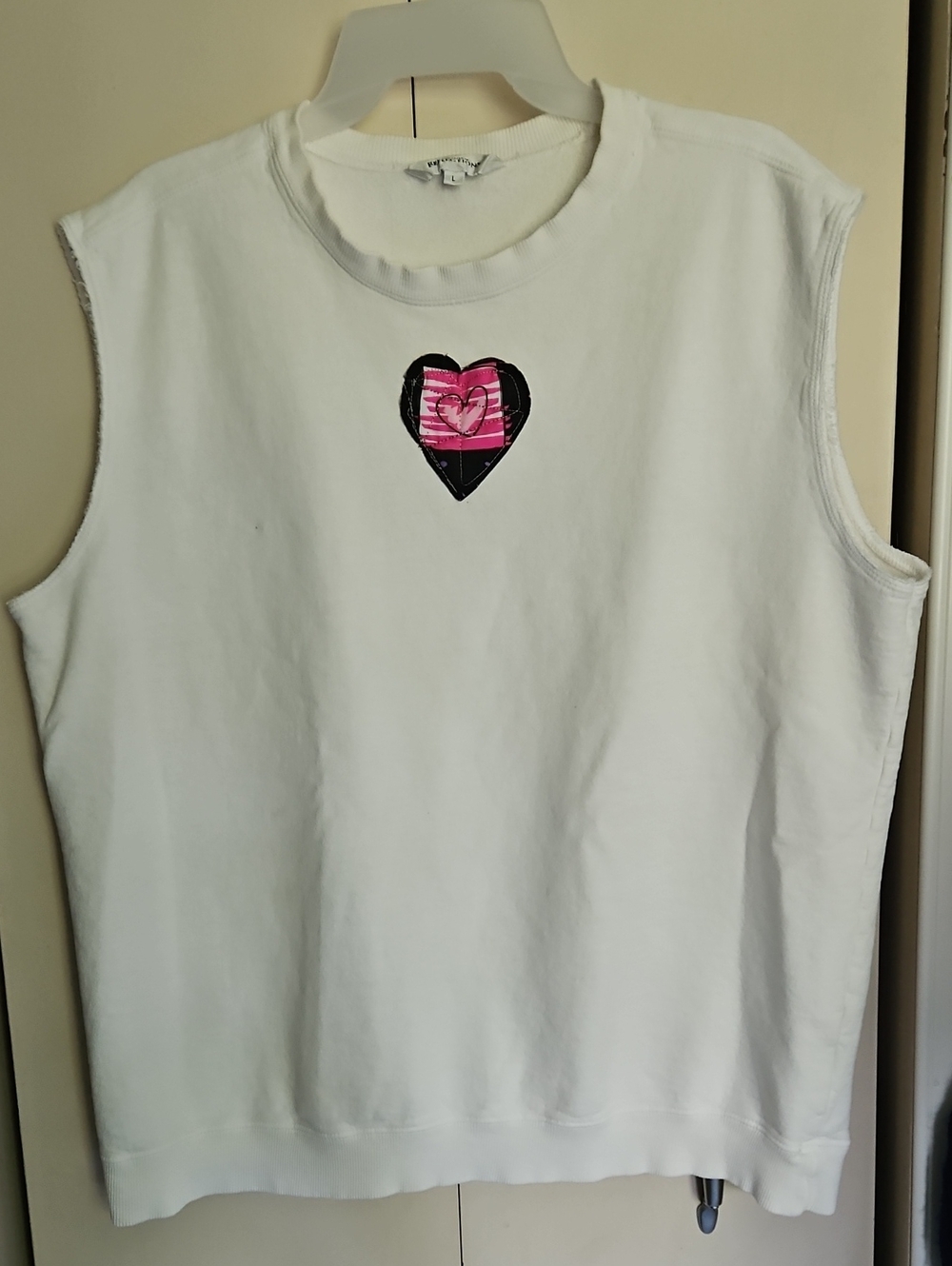 funk.u.self Cillection Hand Craft White Sleeveless Top with Pink/Black Heart SzL